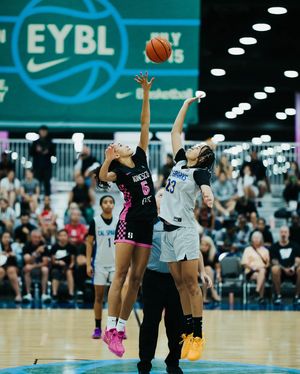 Image post by @nikegirlseybl on Instagram