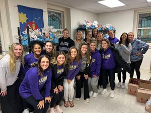 Image post by @JMUSoftball on Twitter