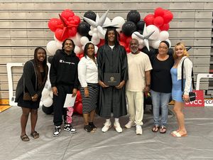 Image post by @CVRedHawks on Twitter