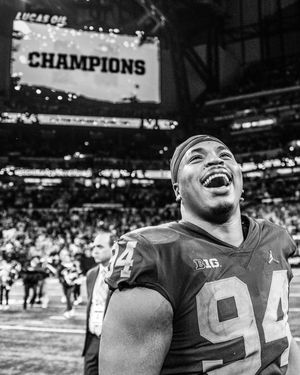 Image post by @zoeyholmstrom on Twitter