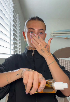 Video post by @melodyymiles on TikTok