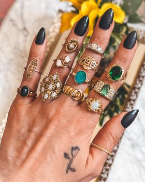 Image post by @maejeanvintage on Instagram