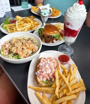 Image post by @friendlys on Instagram