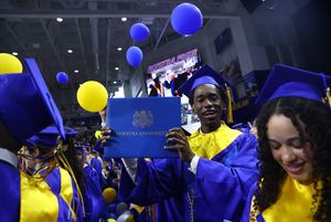Image post by @hofstrau on Instagram