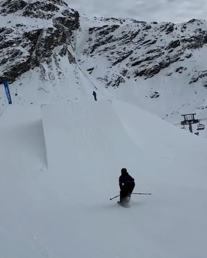 Image post by @newschoolers on Instagram