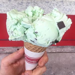 Image post by @friendlys on Instagram