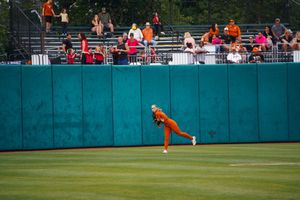 Image post by @TexasSoftball on Twitter