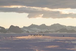 Image post by @white.desert.antarctica on Instagram