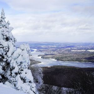 Image post by @mountsunapeeresort on Facebook