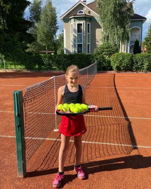 Image post by @polina_maneshina_tennis on Instagram