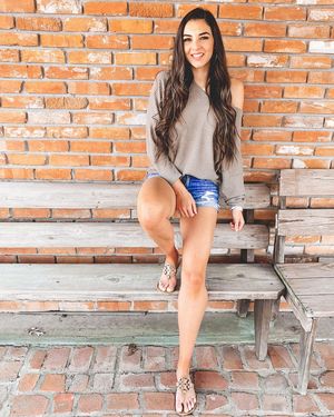 Image post by @sabrinanoellee on Instagram