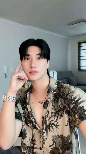 Image post by @livehooni on TikTok