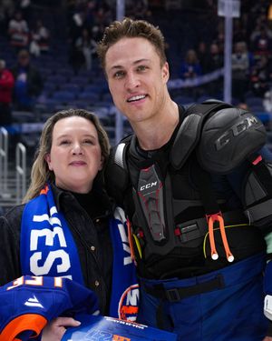 Image post by @nyislanders on Instagram