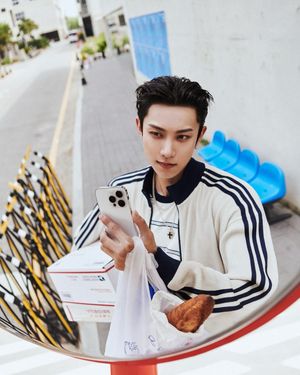 Image post by @ellemenhk on Instagram