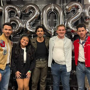 Image post by @sunny1065lv on Instagram