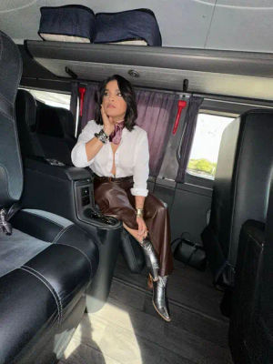 Image post by @cristinasoficial on TikTok