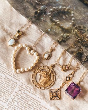 Image post by @maejeanvintage on Instagram