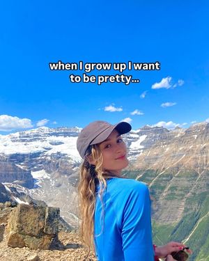 Image post by @rhiannonhikes on Instagram