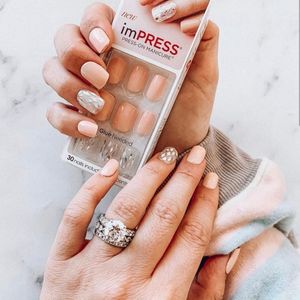 Image post by @impresslashes on Instagram