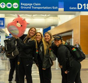 Image post by @OaklandSoftball on Twitter