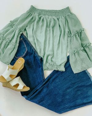 Image post by @shopfillyflair on Instagram