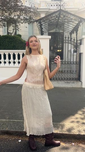 Video post by @jomalonelondon on TikTok