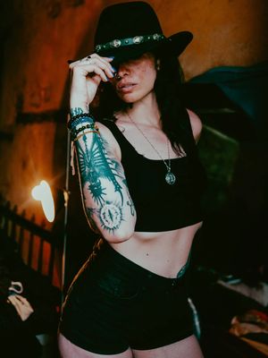 Image post by @cintiamars on Instagram