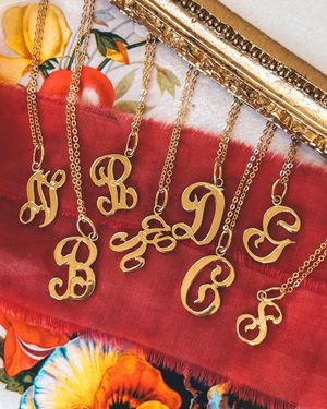 Image post by @maejeanvintage on Instagram