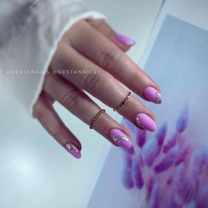 Image post by @nestanails on Instagram
