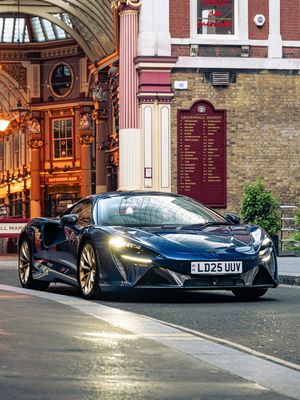 Image post by @mclarenauto on Instagram