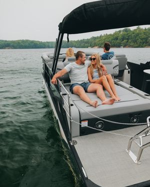 Image post by @crestpontoonboats on Instagram