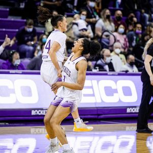 Image post by @uw_wbb on Instagram