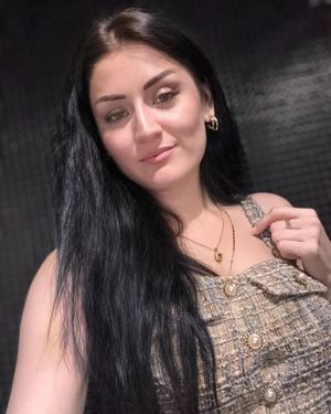 Image post by @zarinamunavarzadeh_official on Instagram