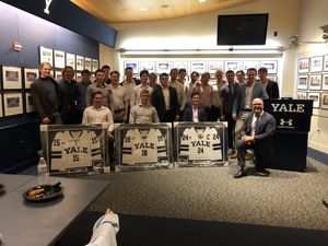 Image post by @YaleMHockey on Twitter