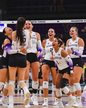 Image post by @uwvolleyball on Instagram