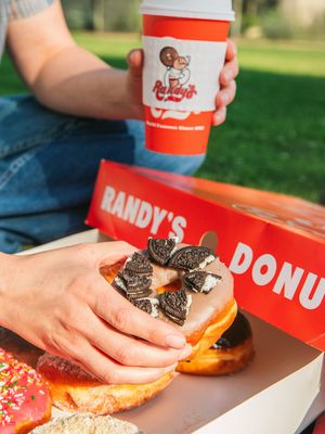 Image post by @randysdonuts on Instagram