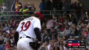 Video post by @LouisvilleBats on Twitter