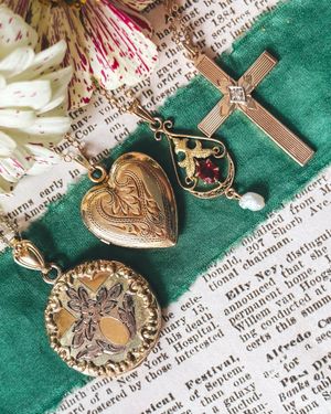 Image post by @maejeanvintage on Instagram