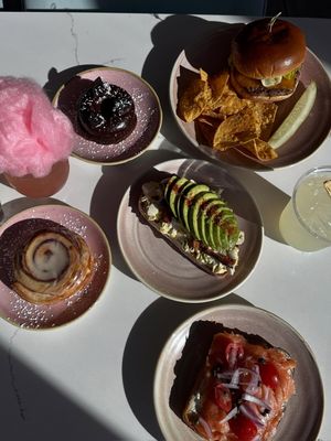 Image post by @ilovecafelola on Instagram