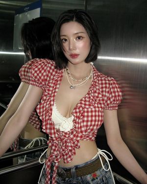 Image post by @ellemenhk on Instagram