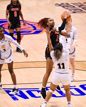 Image post by @mercer_wbb on Instagram