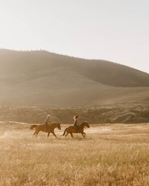 Image post by @cowgirlmagazine on Instagram