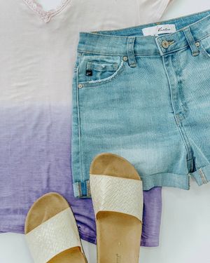 Image post by @shopfillyflair on Instagram
