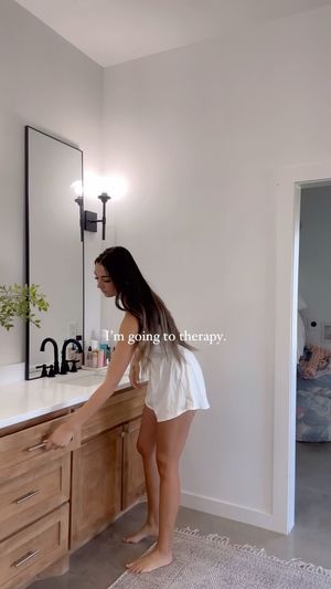 Video post by @sabrinanoellee on Instagram