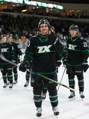 Image post by @txstarshockey on Instagram