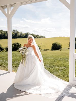 Image post by @vowdweddings on Instagram