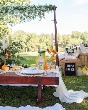 Image post by @drinksimply on Instagram