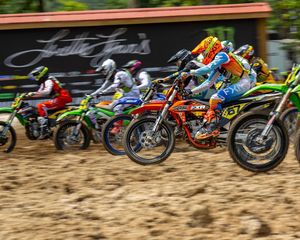 Image post by @lorettalynnmx on Instagram