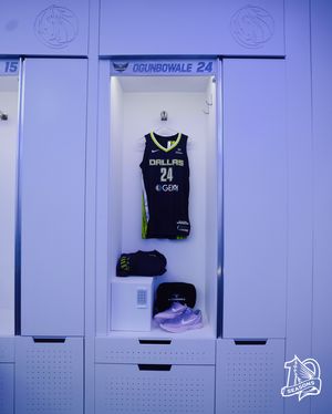 Image post by @dallaswings on Instagram
