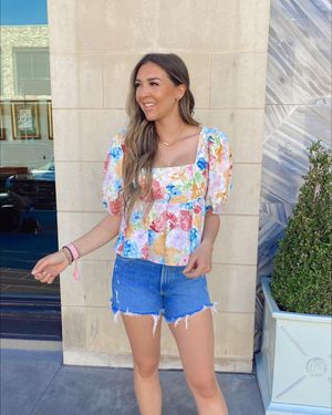 Image post by @sabrinanoellee on Instagram